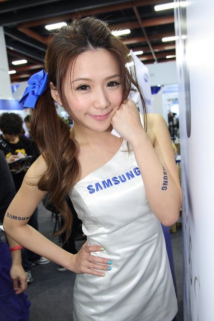 <em>虎牙妹 解婕翎</em> | 爆红话题